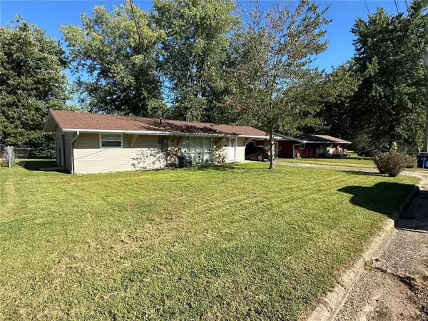 Salem, MO 65560,1402 S Wines ST