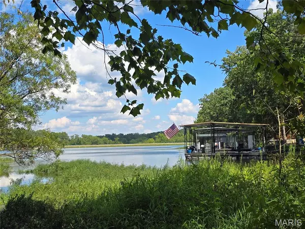 1051 S Lakeview DR, De Soto, MO 63020