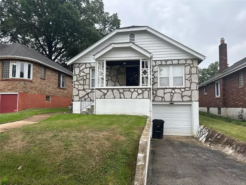 3204 Gary DR, St Louis, MO 63121