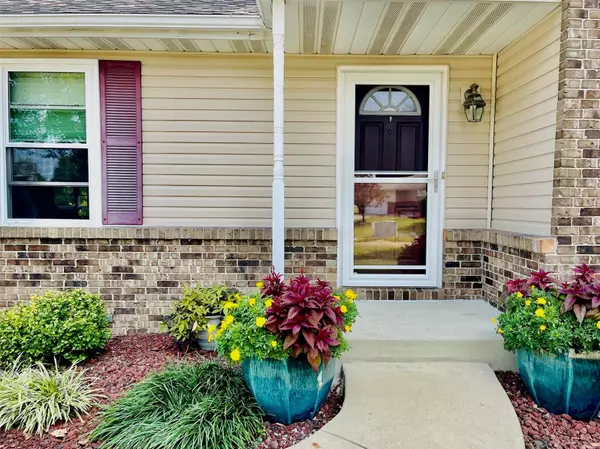 Maryville, IL 62062,604 Andra DR