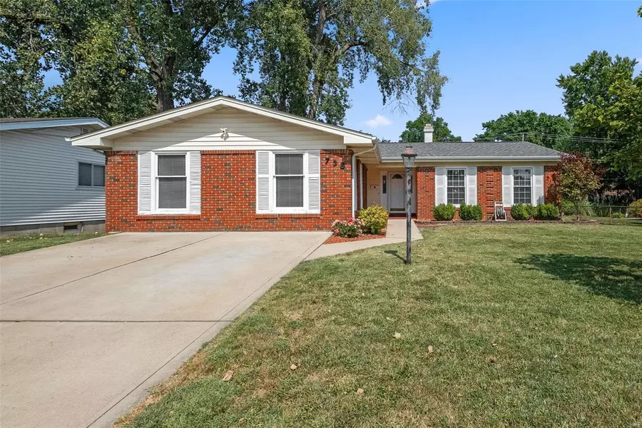 735 Carriage LN, Hazelwood, MO 63042