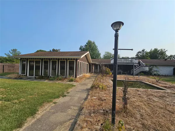 Carbondale, IL 62901,2 Pinewood Drive