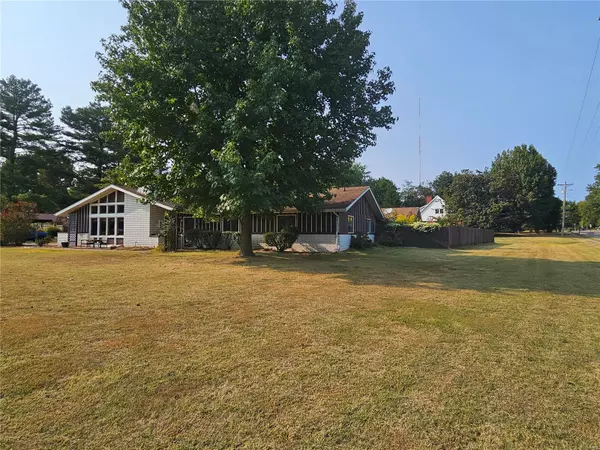 Carbondale, IL 62901,2 Pinewood Drive