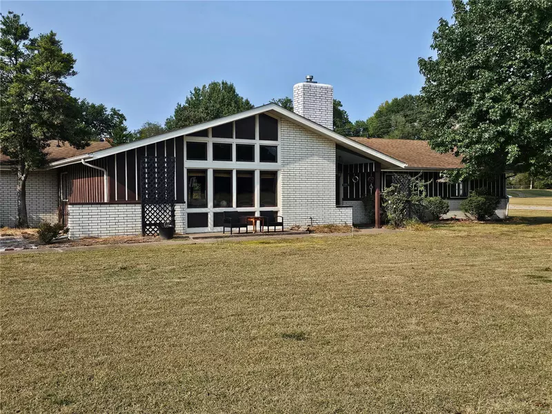 2 Pinewood Drive, Carbondale, IL 62901