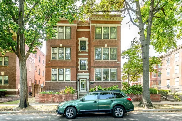 527 Clara AVE #3A, St Louis, MO 63112