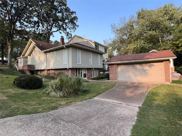 37 Saint George PL, St Louis, MO 63119