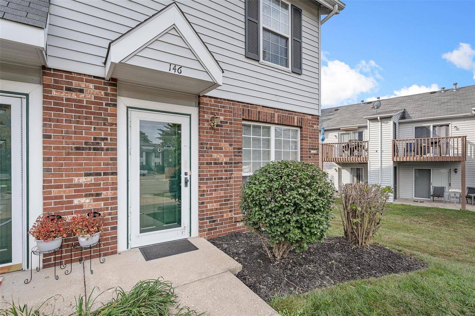 146 Country Trace CT, St Peters, MO 63304