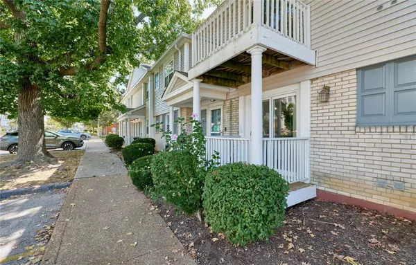 St Louis, MO 63144,9112 Eager RD