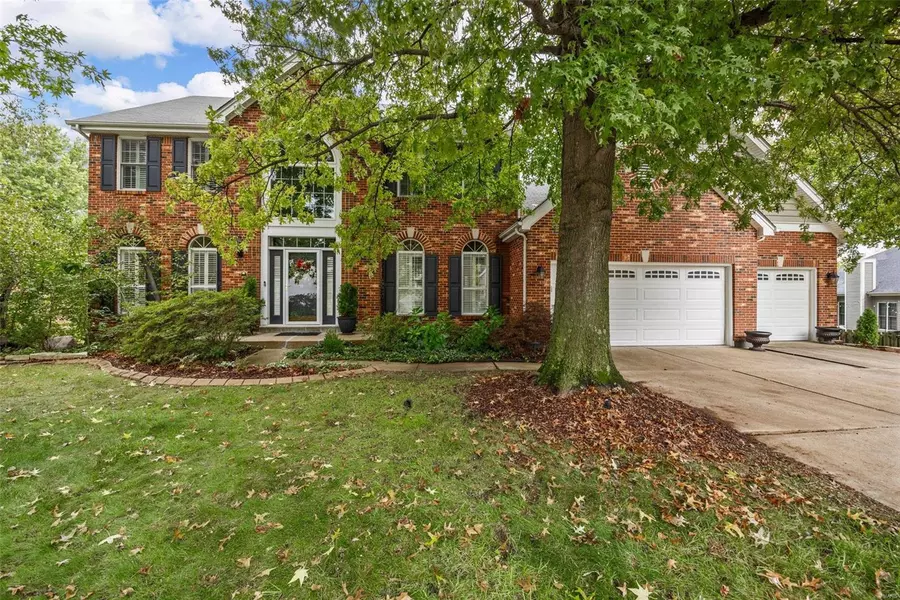 572 Muirfield DR, St Charles, MO 63304
