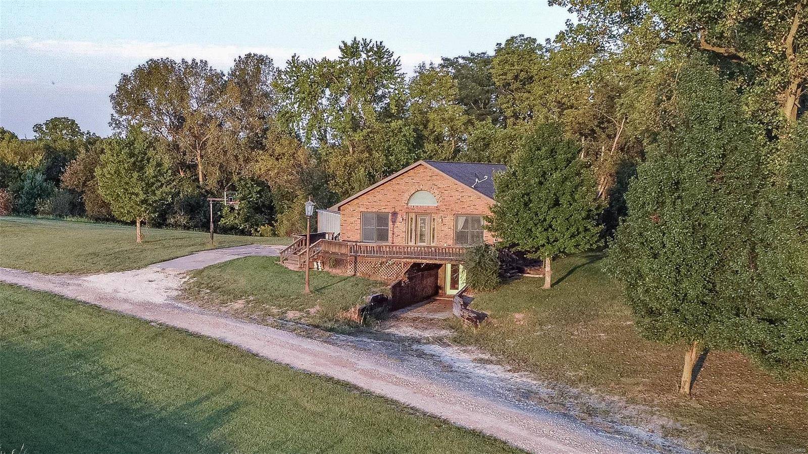 36296 130th AVE, Pleasant Hill, IL 62366