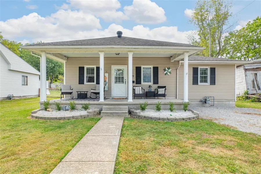 827 S Main St, Carrollton, IL 62016