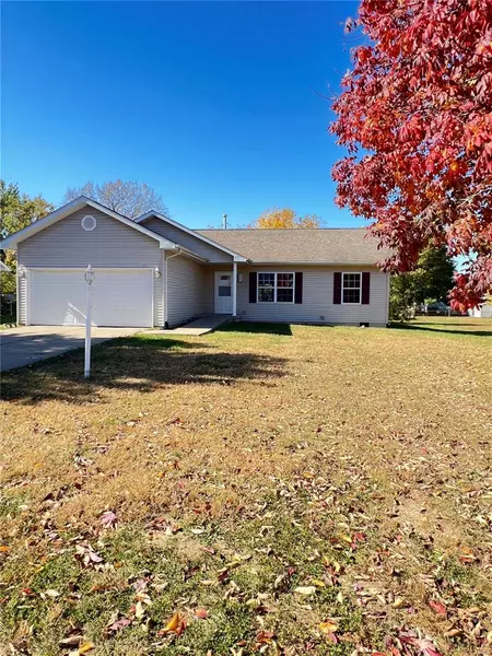 503 N CONEFLOWER DR, Athens, IL 62613