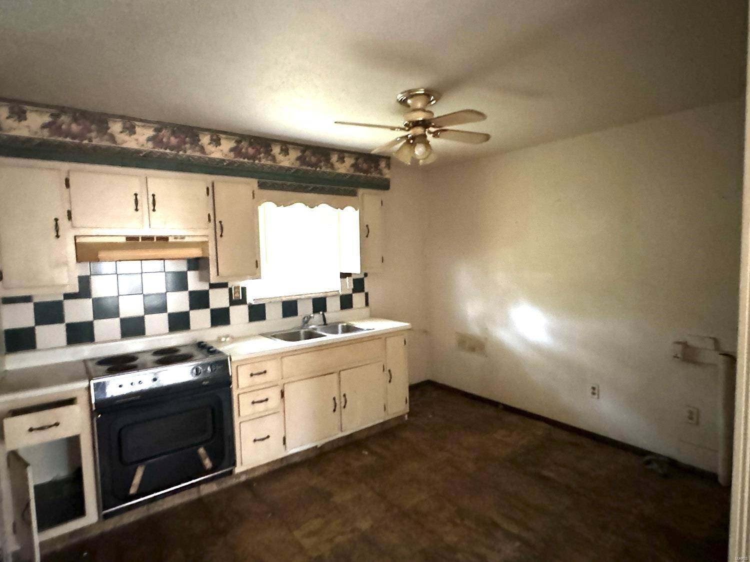 Poplar Bluff, MO 63901,1708 Thomas ST