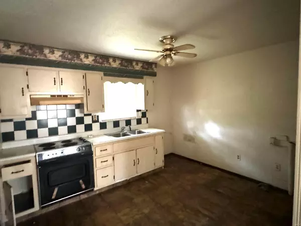 Poplar Bluff, MO 63901,1708 Thomas ST