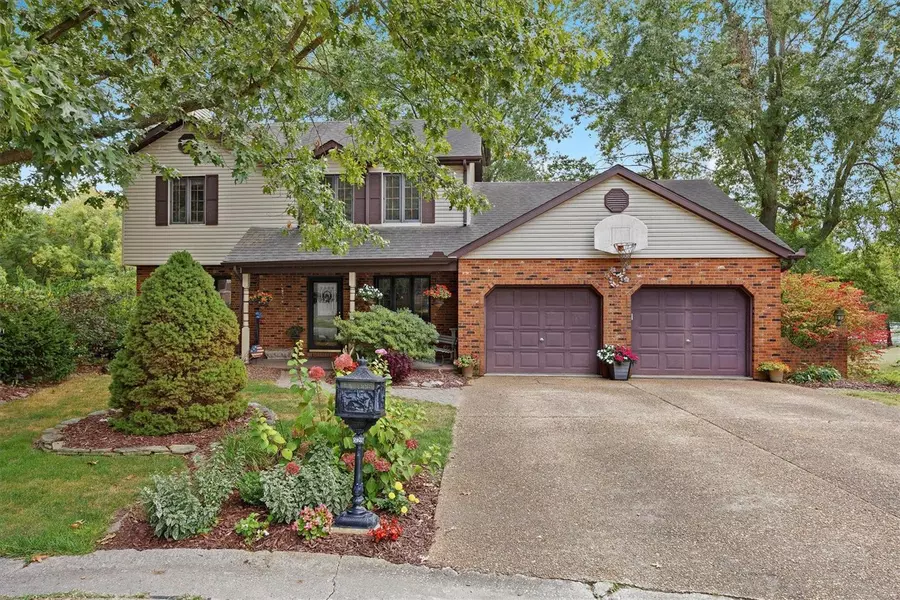 529 Taake LN, Troy, IL 62294