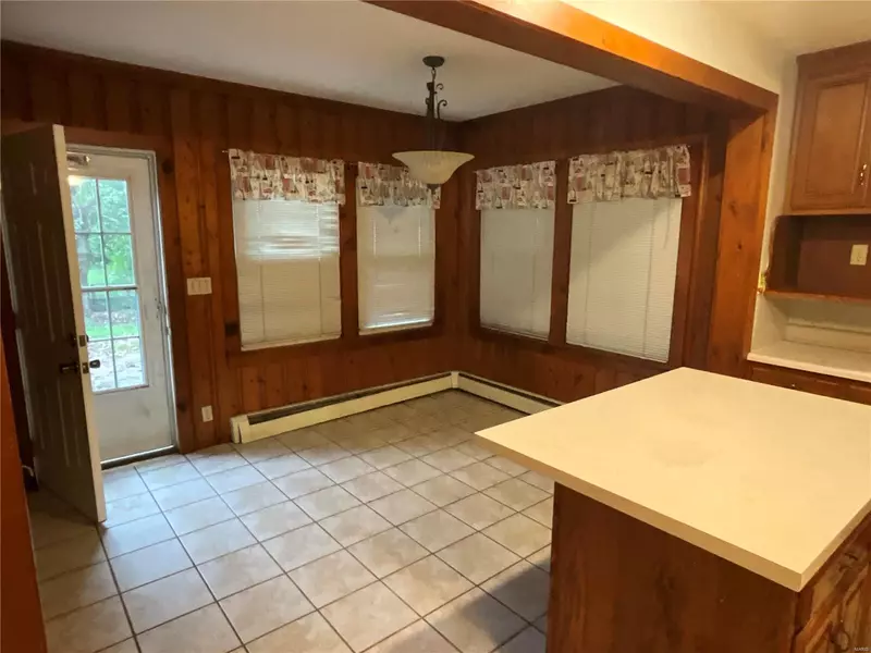712 N Franklin, Litchfield, IL 62056