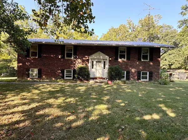 14374 Fort Mason DR, New London, MO 63459