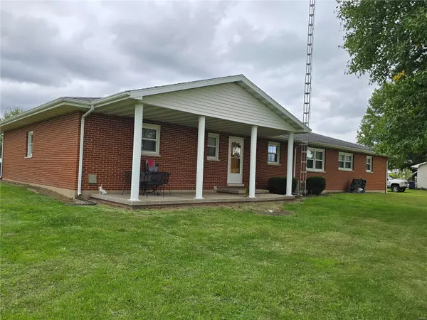 Coffeen, IL 62017,504 E Main ST