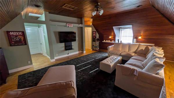 3325 Magnolia AVE, St Louis, MO 63118