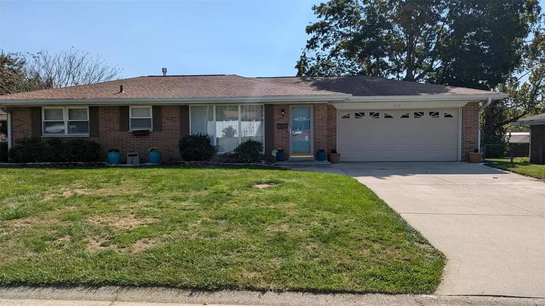 519 Hoecker DR, Collinsville, IL 62234