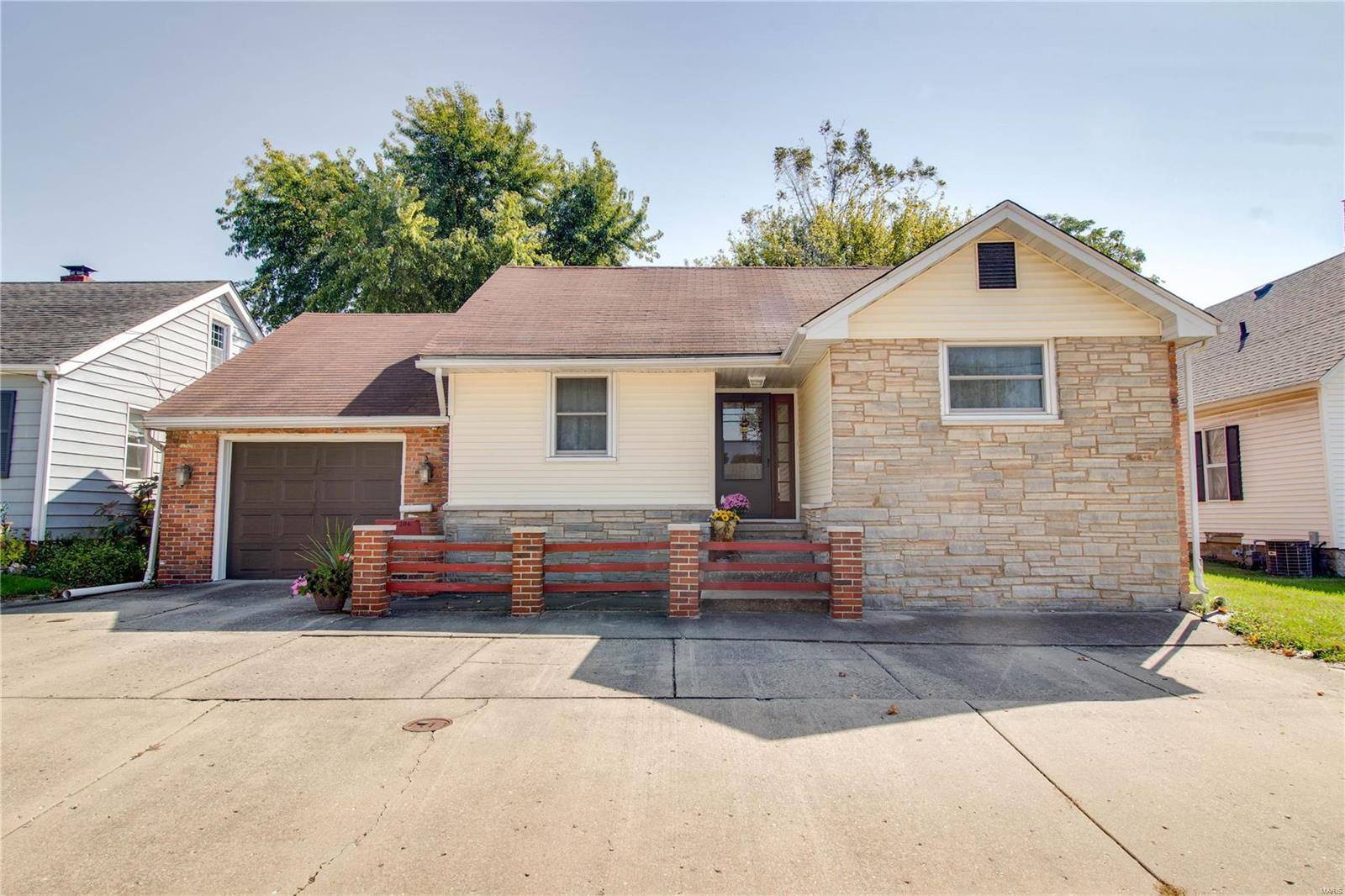 206 E Prairie ST, Jerseyville, IL 62052