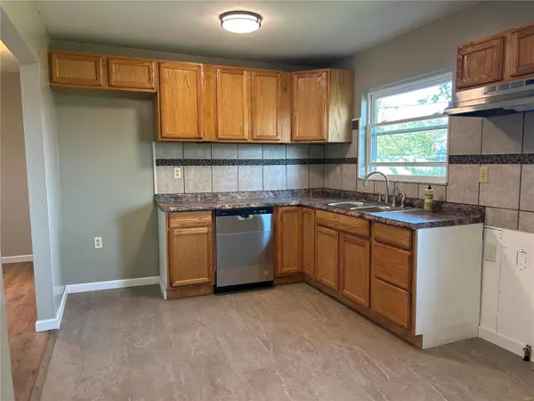 Godfrey, IL 62035,208 Tremont DR