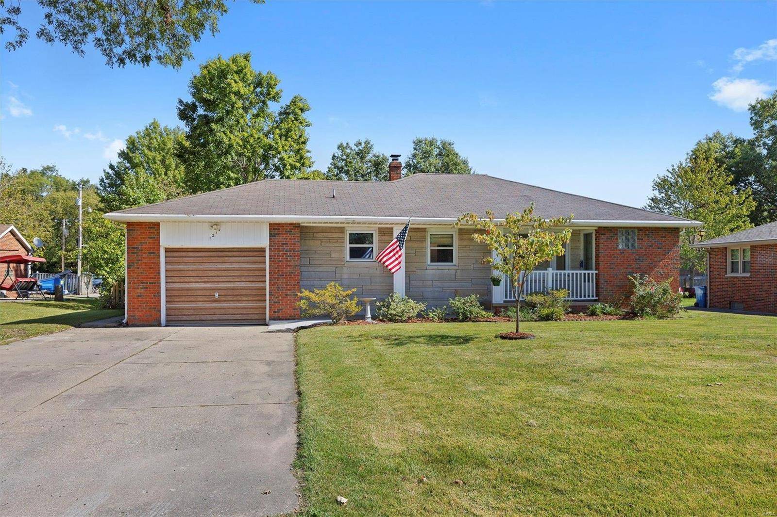 1213 Oak ST, Highland, IL 62249