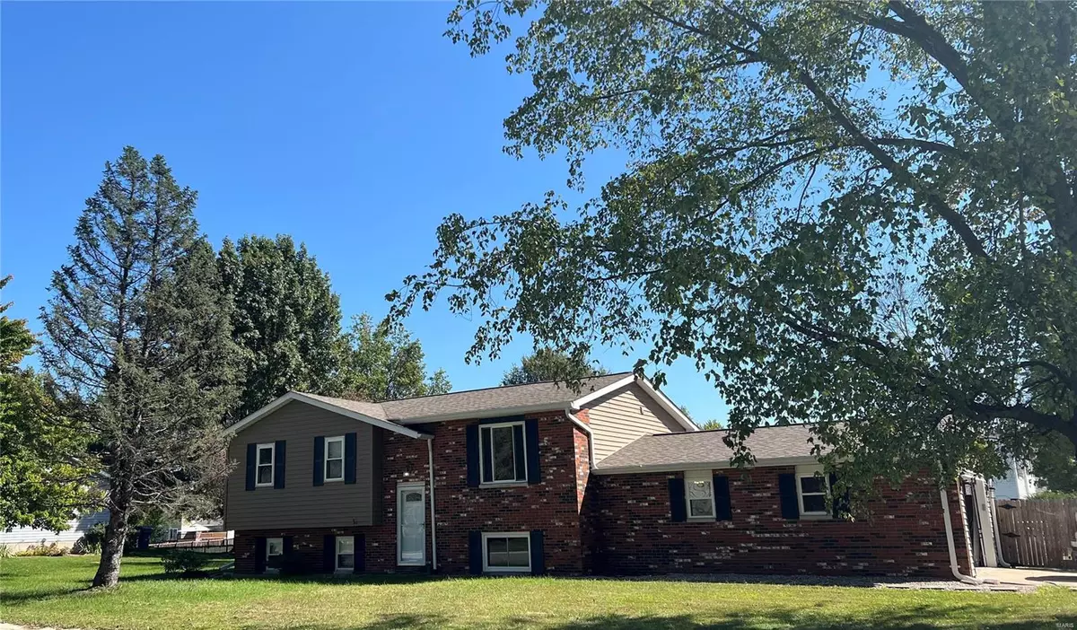 Maryville, IL 62062,8 Frontenac LN