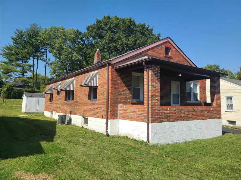 2325 Burns AVE, St Louis, MO 63114