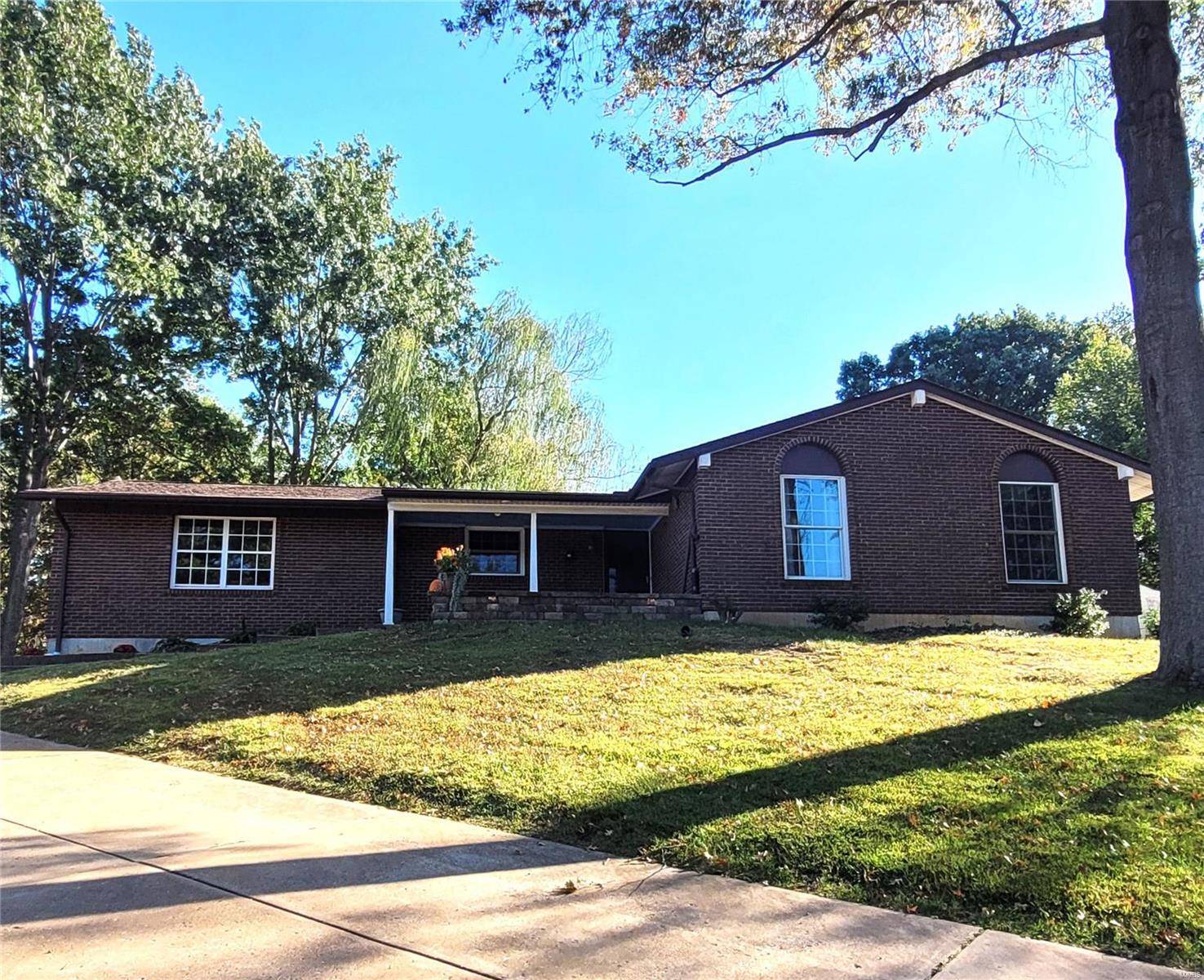 8 Oxford DR, Washington, MO 63090
