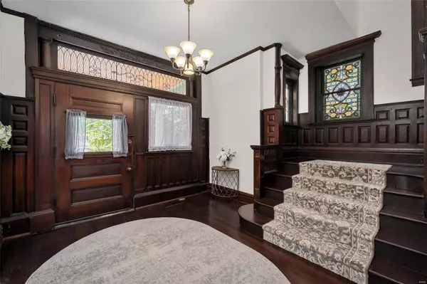 St Louis, MO 63108,4561 Washington BLVD