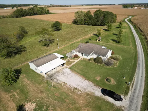 1341 Bohle TRL, Greenville, IL 62246