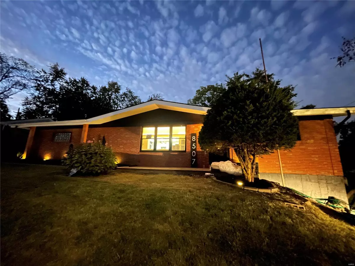 St Louis, MO 63130,8507 Korea DR