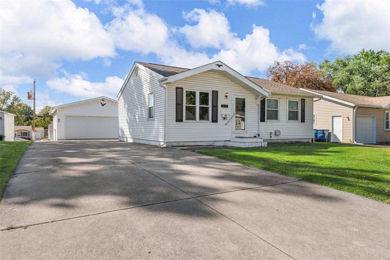 12121 Belaire PL, Maryland Heights, MO 63043