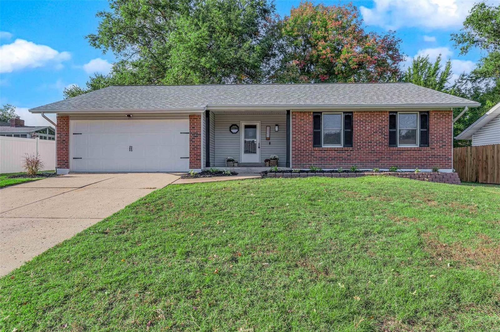 1635 Sundowner DR, St Charles, MO 63303