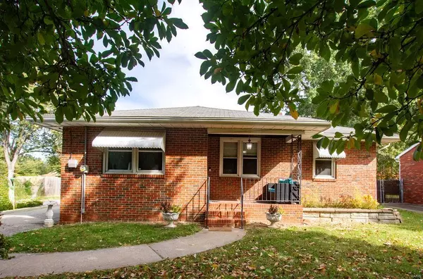 34 Northmoor PL, East Alton, IL 62024