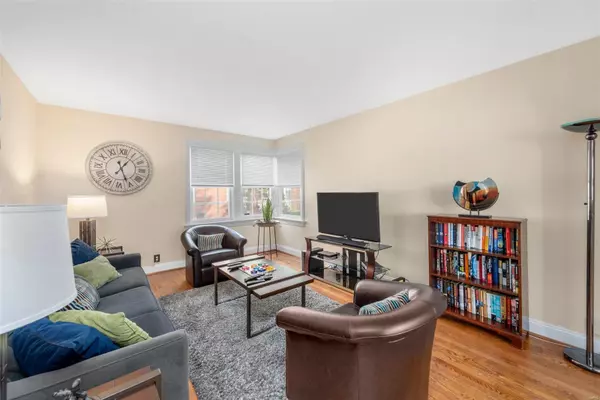 St Louis, MO 63105,7563 Oxford DR #1S