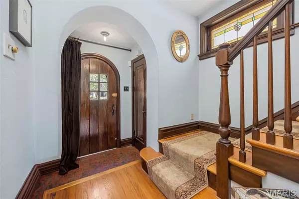 St Louis, MO 63130,7619 Delmar BLVD