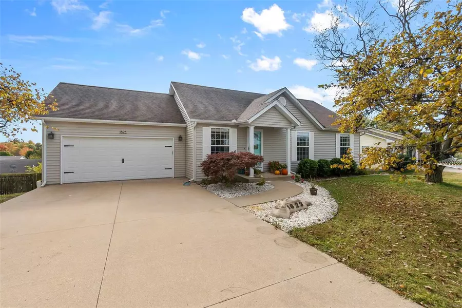 1823 Ridge RD, Jackson, MO 63755