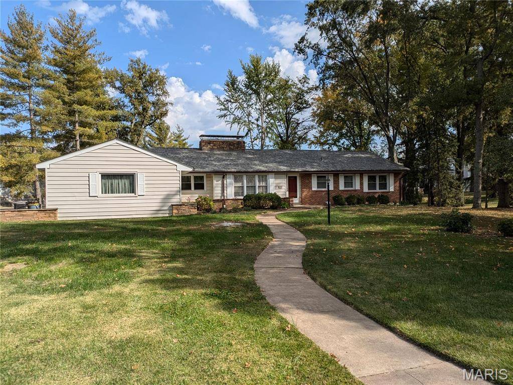 7 Carole LN, Frontenac, MO 63131