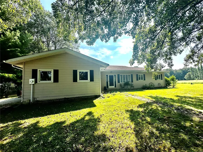 31 Turtle Dove LN, Hillsboro, IL 62049