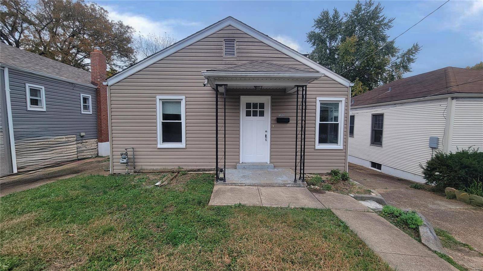 1352 Louisville AVE, St Louis, MO 63139