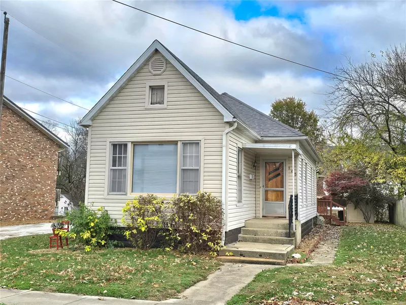 165 N Broad ST, Hillsboro, IL 62049