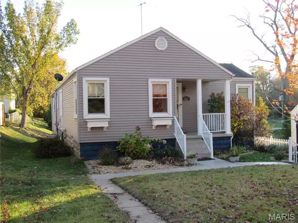 1207 Douglas ST, Godfrey, IL 62002