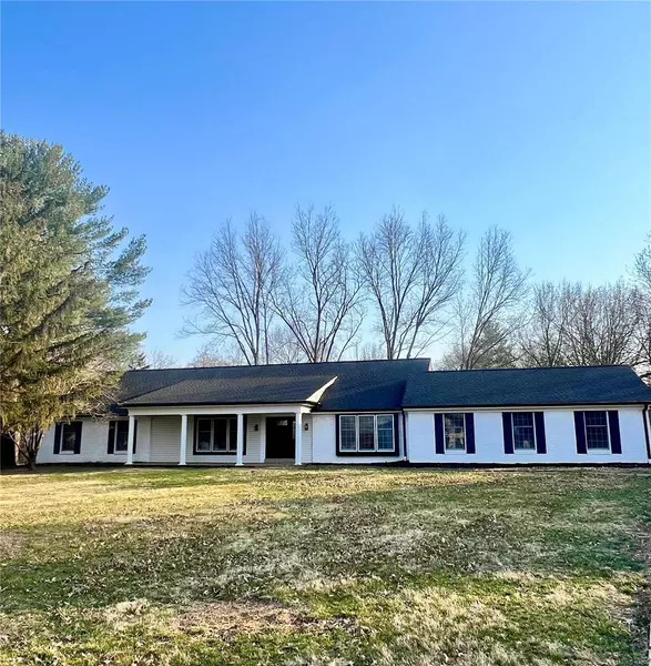 15890 Richborough RD, Chesterfield, MO 63017