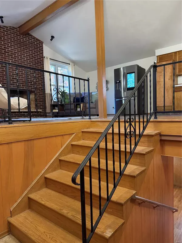 Godfrey, IL 62035,5002 Crystal Lake DR