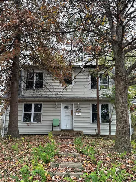 3008 Quiet LN, St Louis, MO 63114