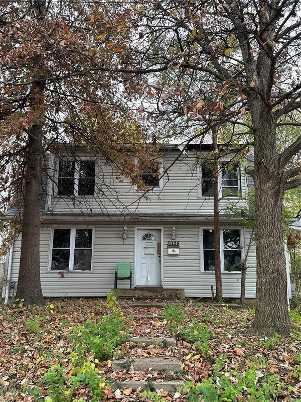 3008 Quiet LN, St Louis, MO 63114