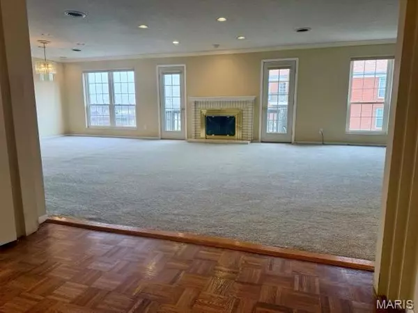 St Louis, MO 63146,10367 Oxford Hill DR #26