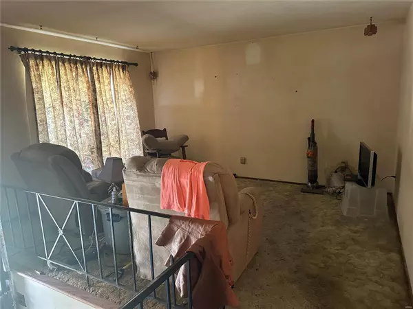 Godfrey, IL 62035,5702 Sir Galahad LN